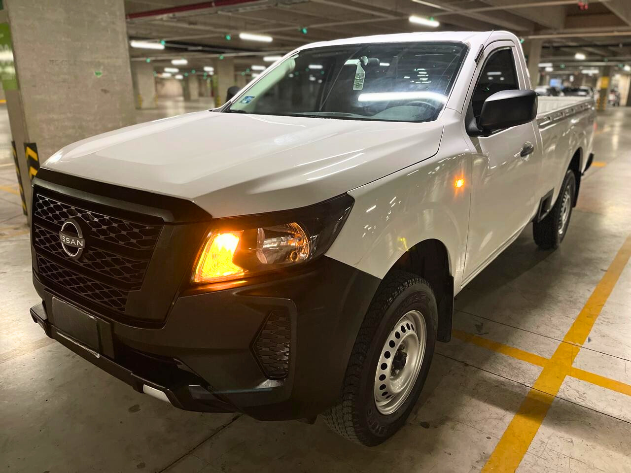 NISSAN NP300